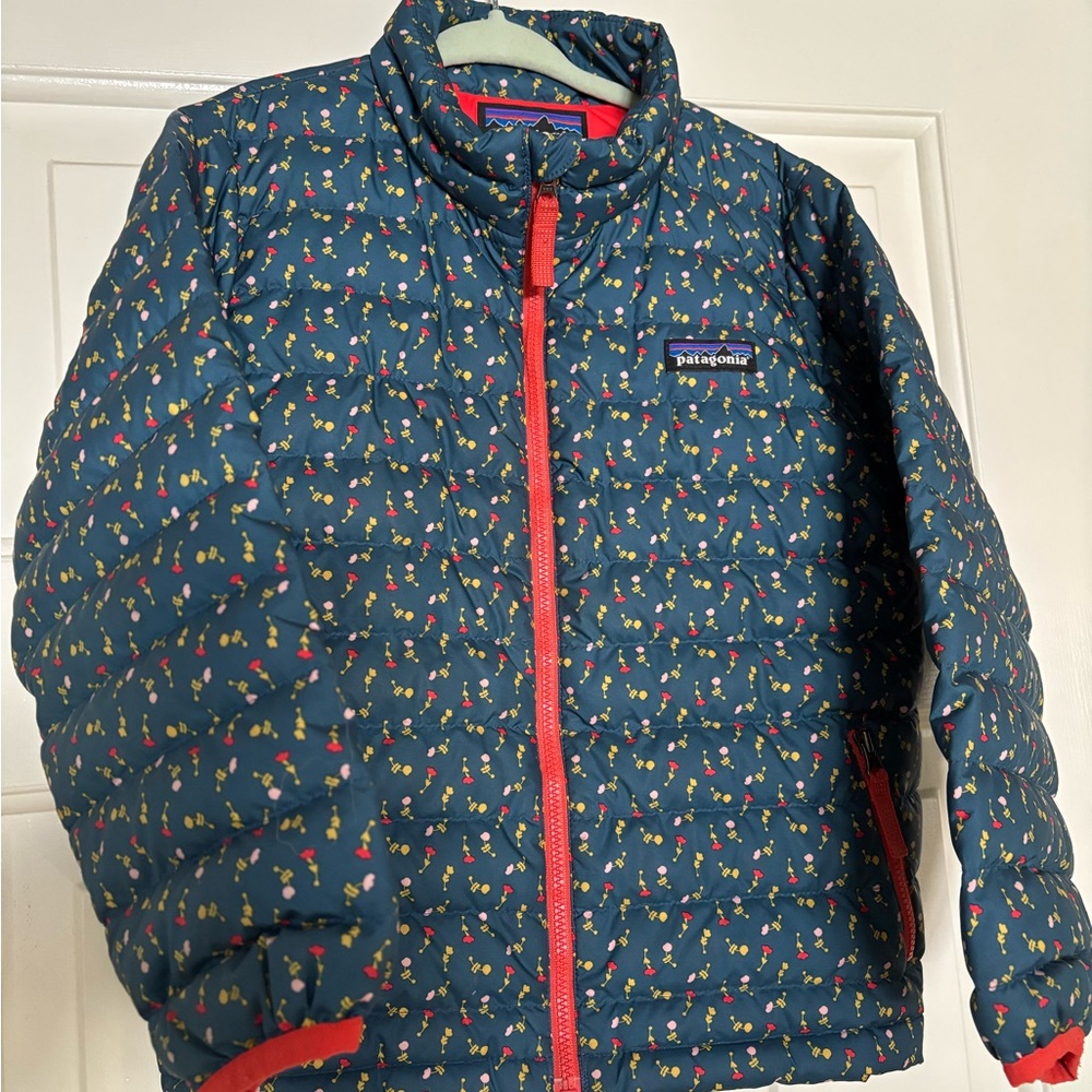 Patagonia 5T toddler / girls / kids zip up puffer down jacket.